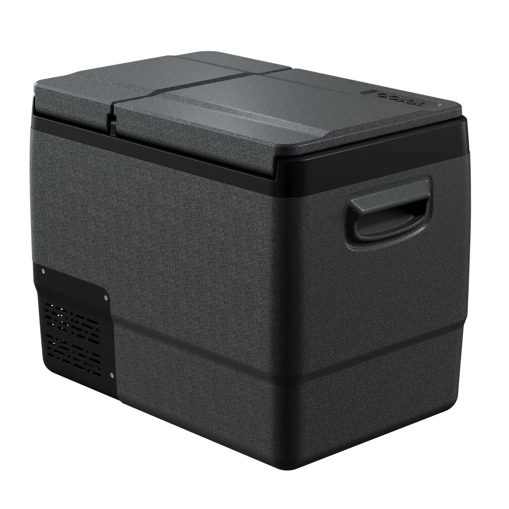 lodowka-kompresorowa-samochodowa-motozebra-yolco-dx40-space-grey-z-bateria-widok-trzy-czwarte-z-panelem.webp