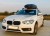 Box dachowy Northline EcoSpace HX czarny mat zamontowany na dachu białego BMW, ujęcie od przodu