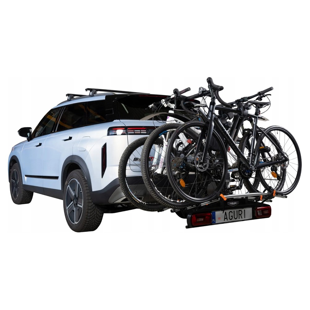 Aguri Active Bike PRO 4 czarny z rowerami na haku białego SUV-a, zdjęcie plenerowe - Sklep motozebra