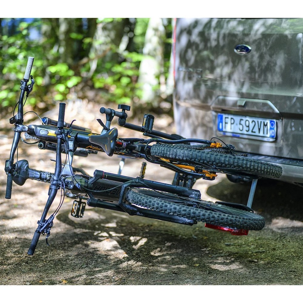 Dwa rowery na bagażniku MENABO ORBIT 2 na hak — transport w plenerze - Sklep motozebra