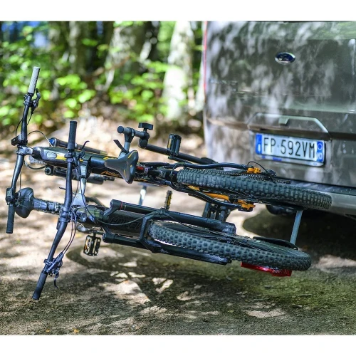 Dwa rowery na bagażniku MENABO ORBIT 2 na hak — transport w plenerze - Sklep motozebra