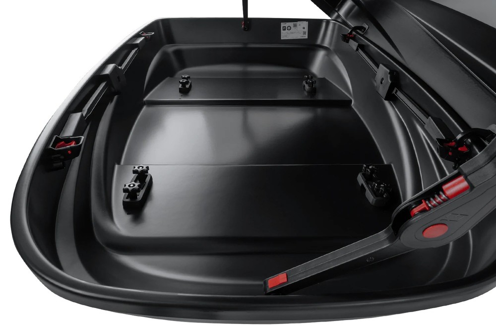 Box dachowy Inter Pack Stella 440 czarny mat 360L – kompletny zestaw elementów montażowych w rozłożeniu: śruby, zaciski, klucz i instrukcja
