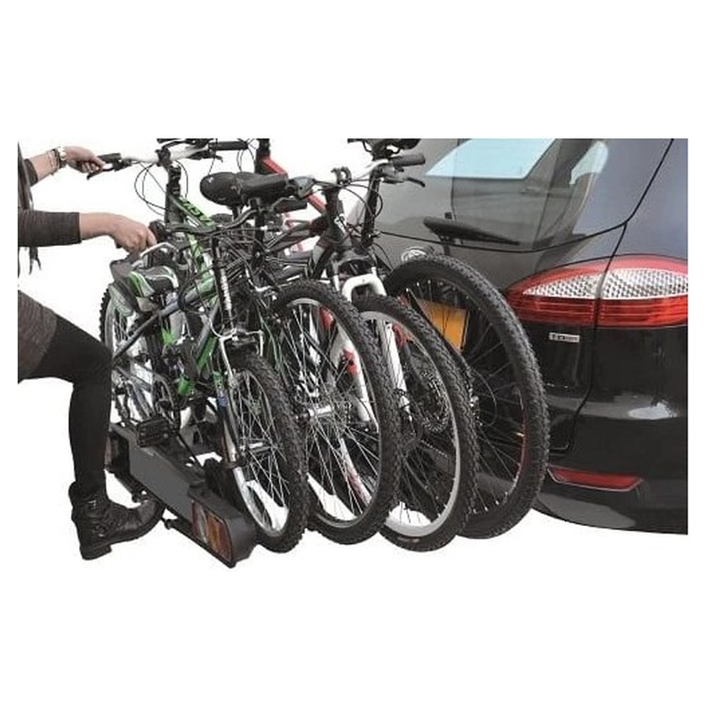 Platforma na hak Peruzzo Pure Instinct COMO 4 z czterema rowerami zamontowana na aucie