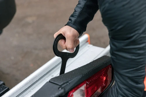 Bagażnik na hak Towcar Balance przy samochodzie