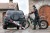 Motocykl trialowy przewożony na bagażniku na hak Towcar Balance zamontowanym na SUV-ie