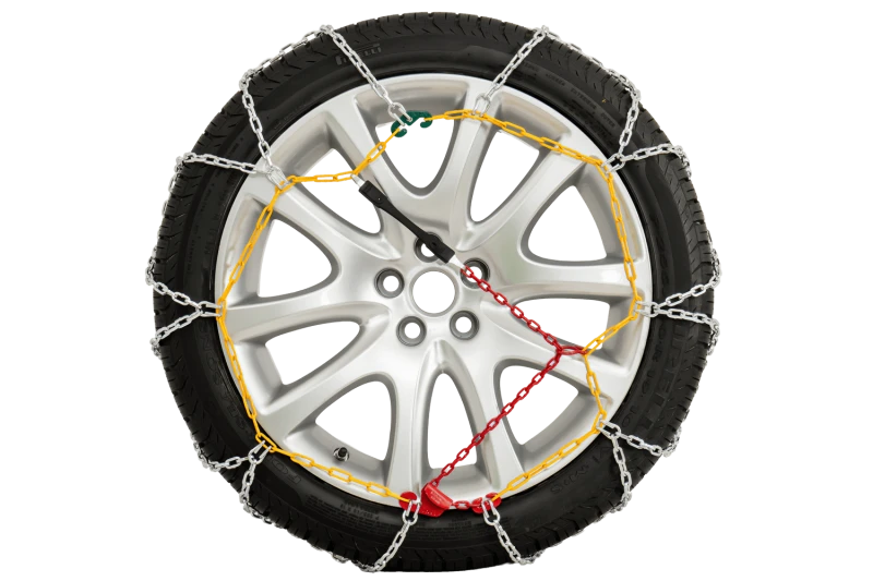 Łańcuchy śniegowe Inter Pack grupa KN 140 12 mm założone na koło – widok z przodu - Sklep motozebra