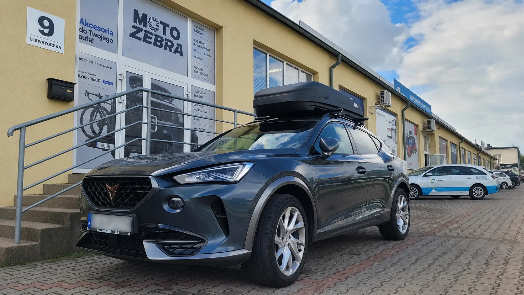 Cupra Formentor z zamontowanym: Box dachowy Inter Pack Monsun - Sklep motozebra – ujęcie 2
