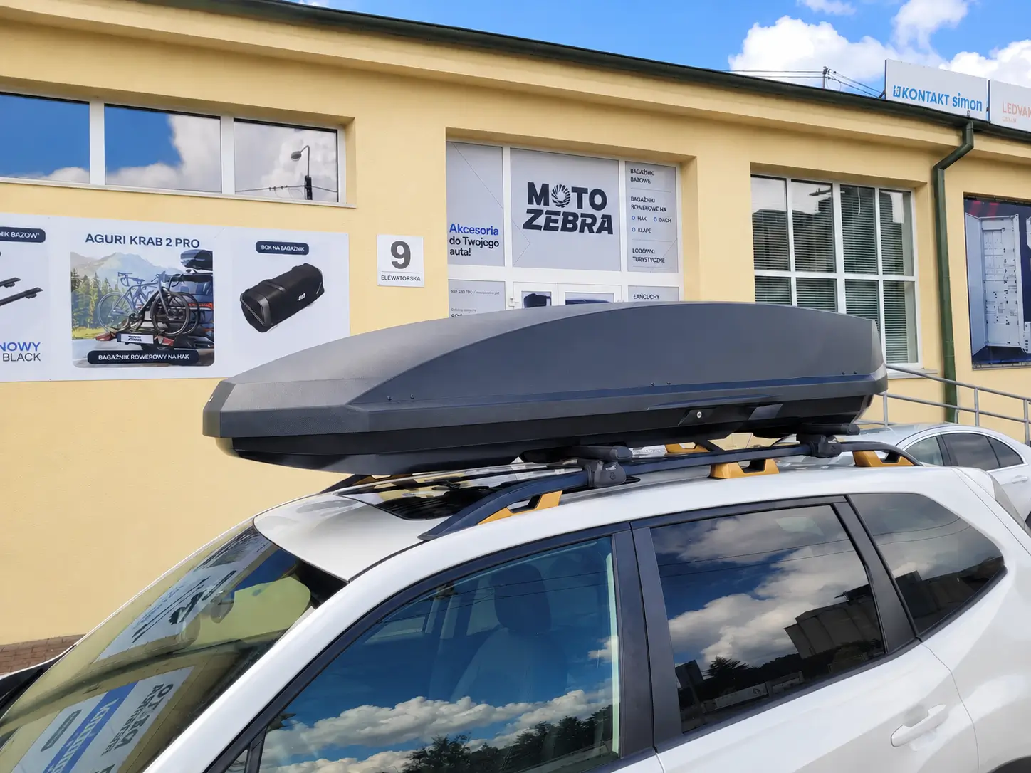 Subaru Forester z zamontowanym: Box dachowy Northline Sunny XL HX - Sklep motozebra – ujęcie 1