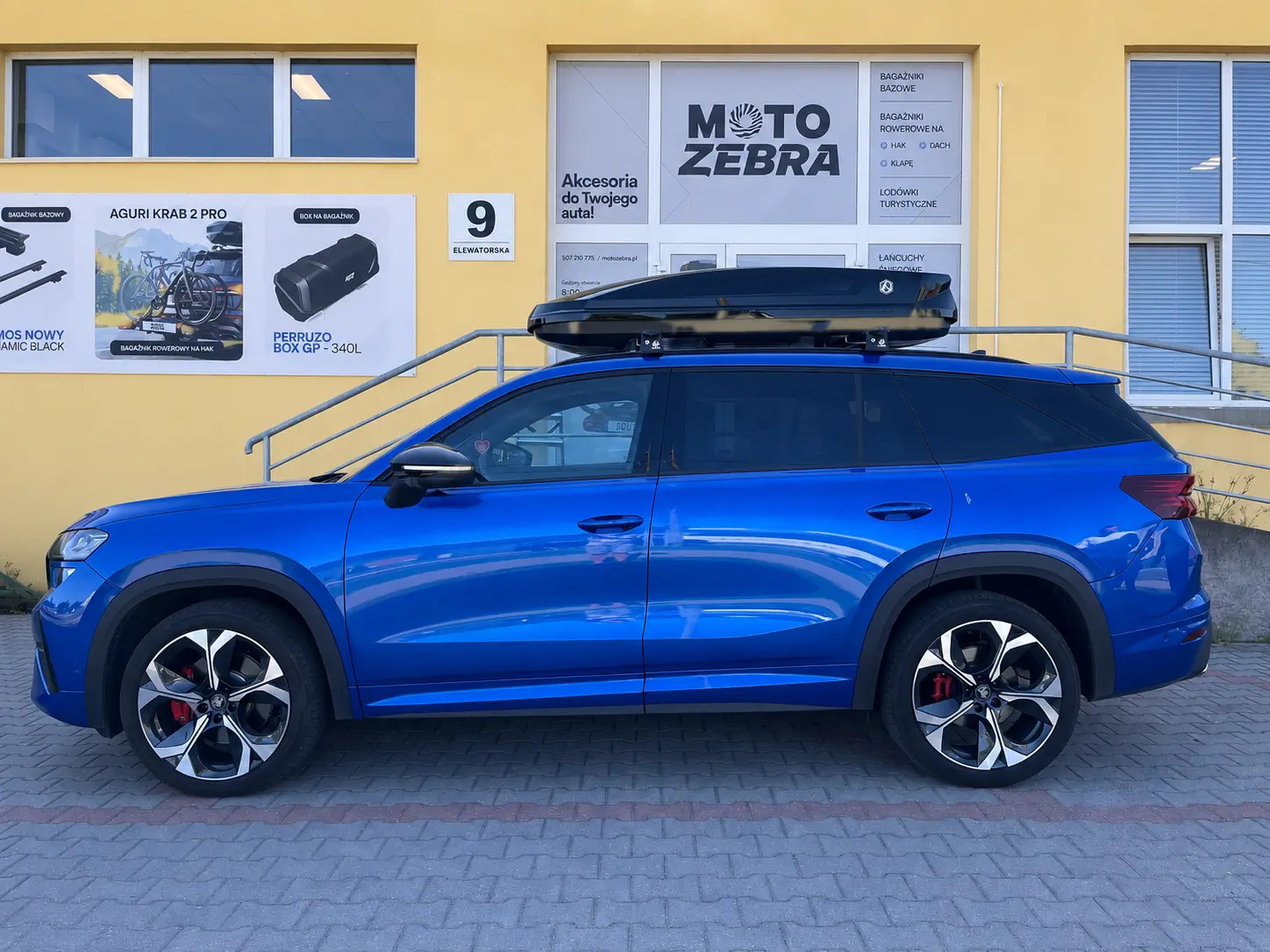 Škoda Kodiaq RS z zamontowanym: Box dachowy Northline - Sklep motozebra – ujęcie 3