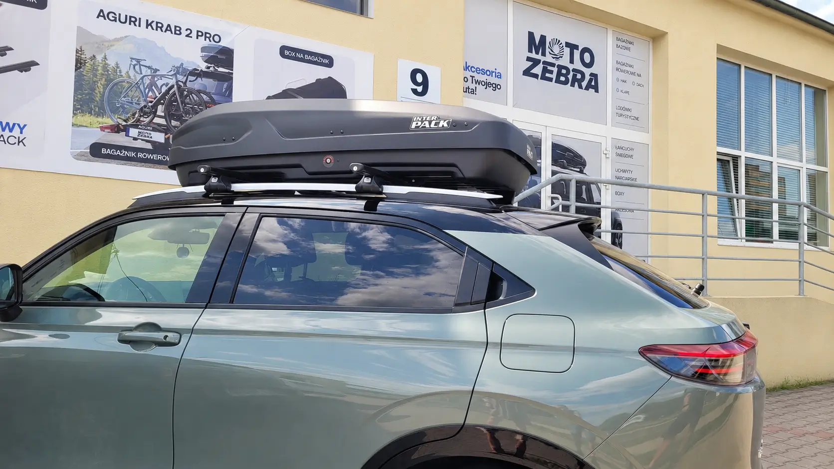 Honda HR-V z zamontowanym: Box dachowy Inter Pack Monsun - Sklep motozebra – ujęcie 2