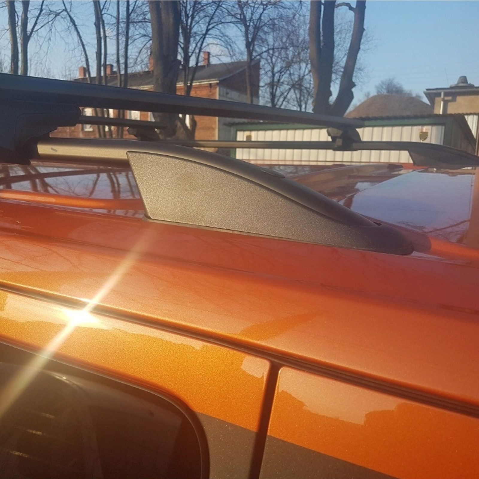 Relingi dachowe 5K Parts — zbliżenie profilu relingu