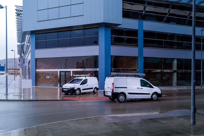 Platforma dachowa CRUZ 910-353 + stopy 934-449 — Nissan Interstar (2008-2010), Opel Movano A (1998-2010), Renault Master I (1998-2010) — zastosowanie