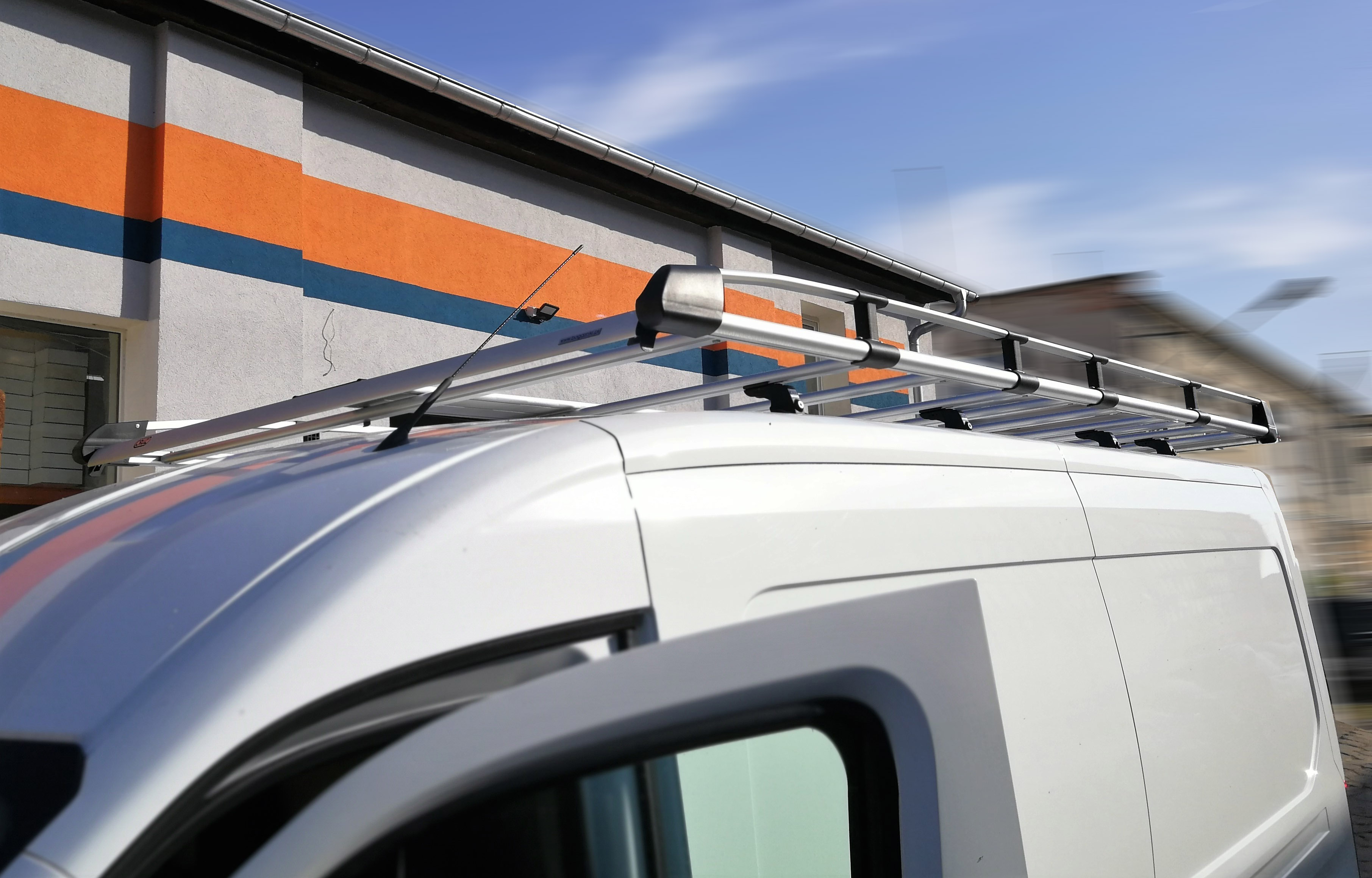 Platforma dachowa CRUZ 912-604 + kit 934-614 — Ford Transit V (od 2014)