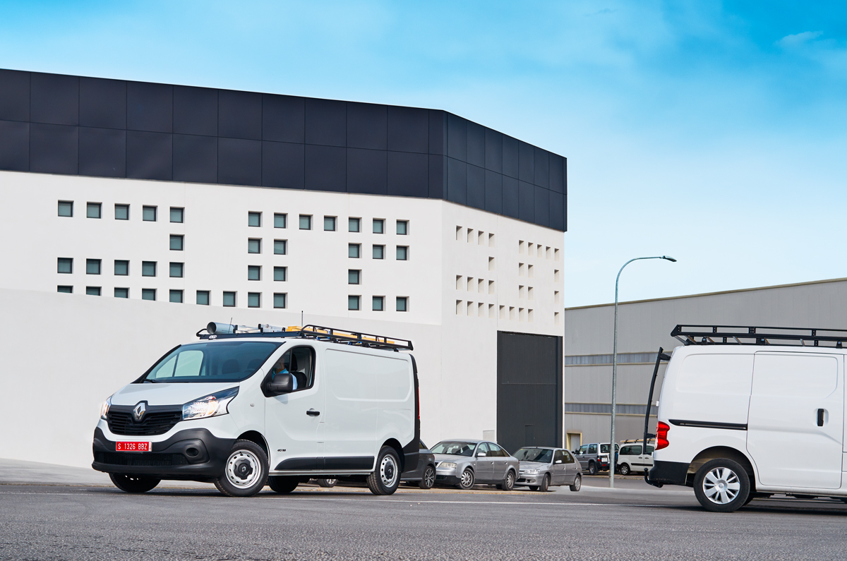 Platforma dachowa CRUZ Evo 400 × 170 cm — Ford Transit V (od 2014) — szczegóły