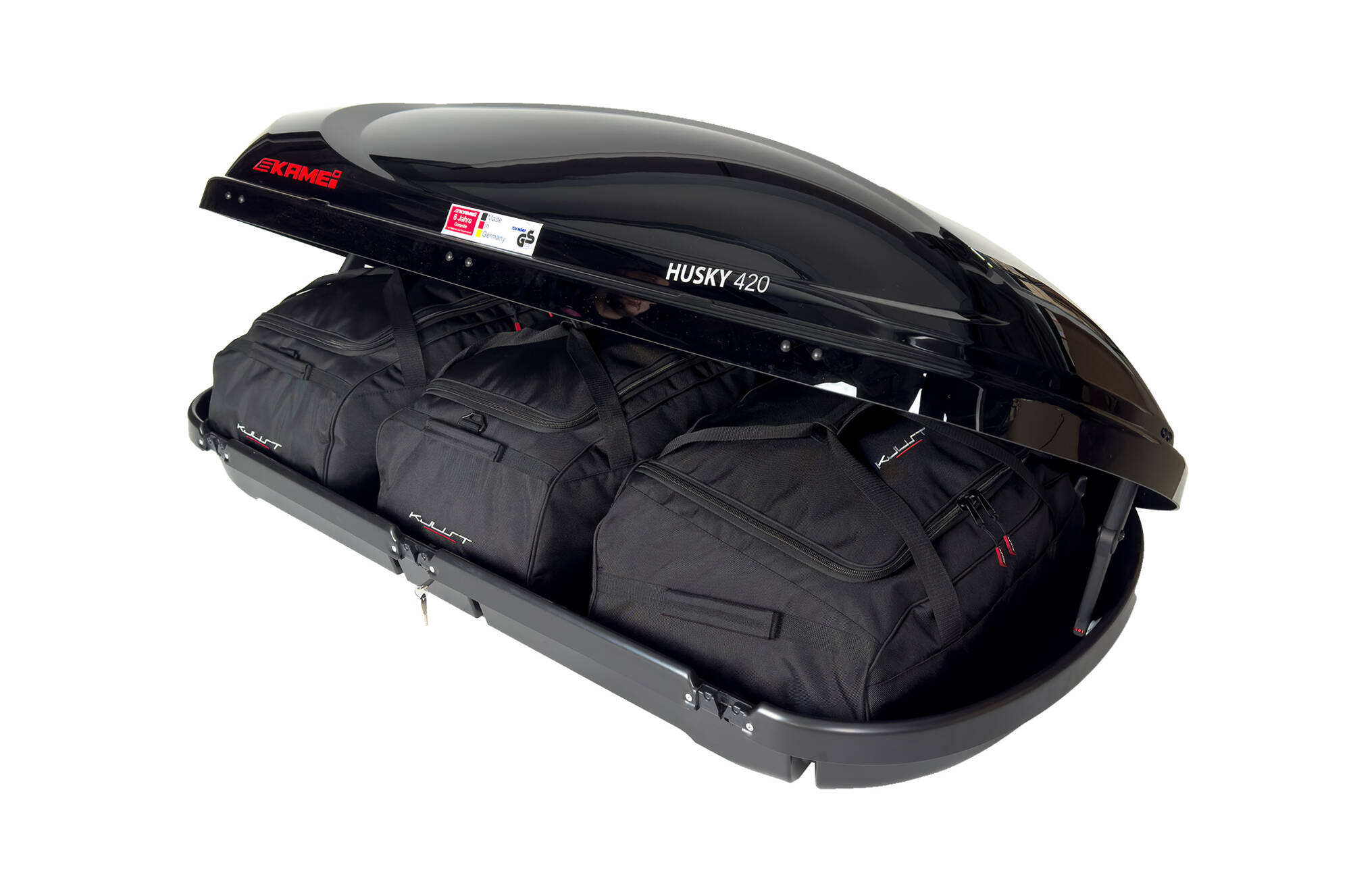 Torby KJUST do boksu dachowego Kamei Husky 420 — torby ułożone w boksie