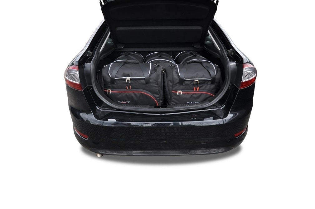 Torby KJUST SPORT do Ford Mondeo Hatchback IV — zestaw ułożony w bagażniku