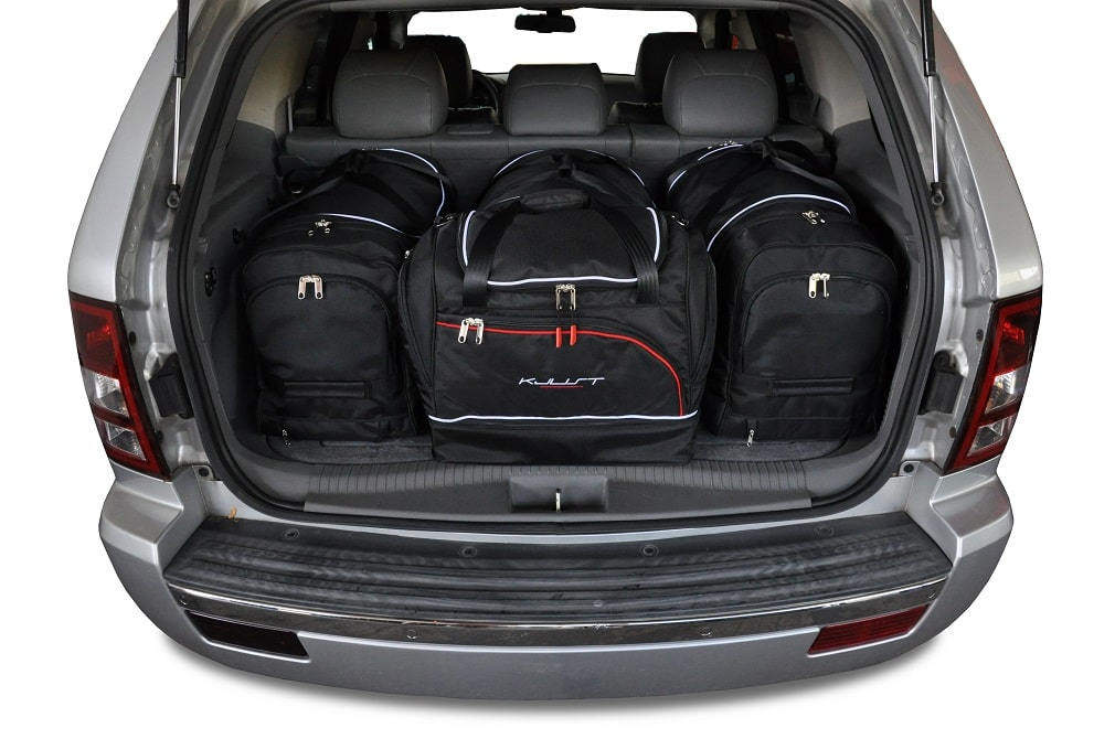 Torby KJUST SPORT do Jeep Grand Cherokee WH — zestaw ułożony w bagażniku