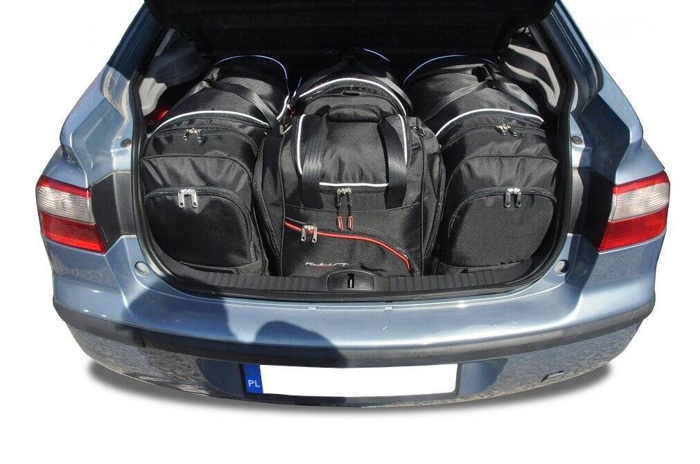 Torby KJUST SPORT do Renault Laguna Hatchback II — zestaw ułożony w bagażniku