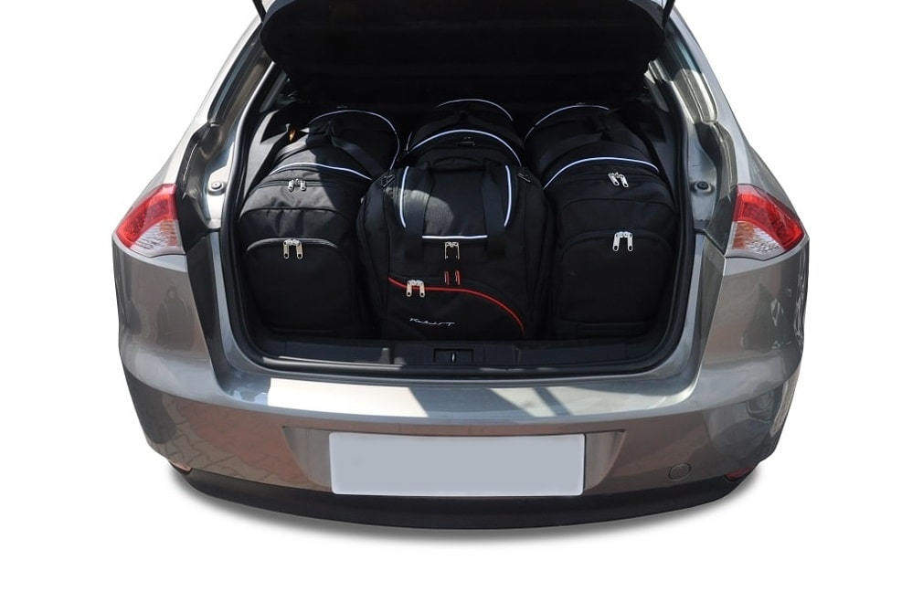 Torby KJUST SPORT do Renault Laguna Hatchback III — zestaw ułożony w bagażniku