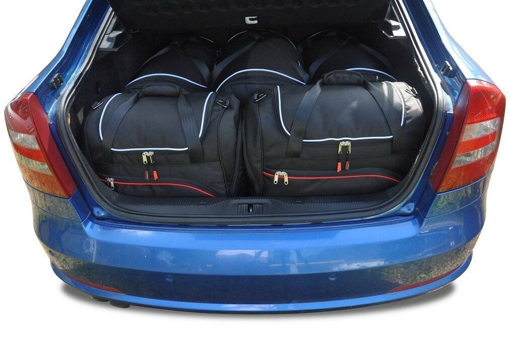 Torby KJUST SPORT do Skoda Octavia Hatchback II — zestaw ułożony w bagażniku