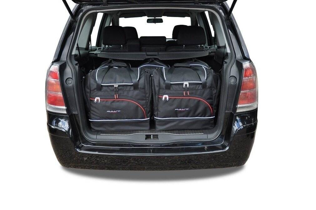 Torby KJUST SPORT do Opel Zafira B (A05) — zestaw ułożony w bagażniku