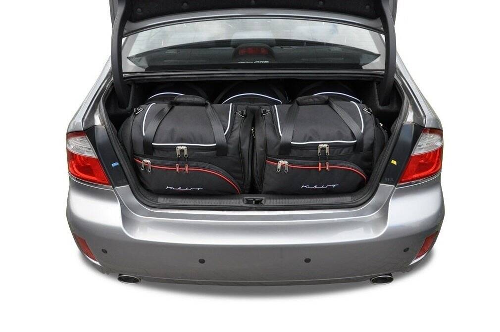 Torby KJUST SPORT do Subaru Legacy Limousine IV (BL) — zestaw ułożony w bagażniku