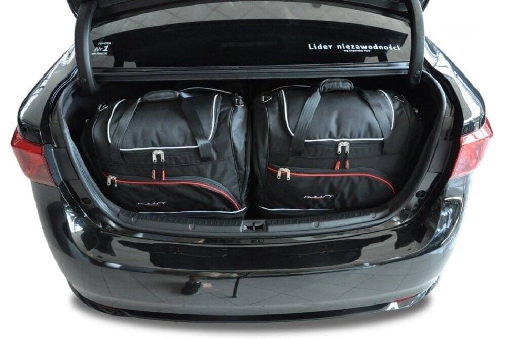 Torby KJUST SPORT do Toyota Avensis Limousine III (T27) — zestaw ułożony w bagażniku