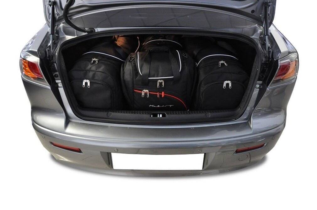 Torby KJUST SPORT do Mitsubishi Lancer Limousine IX — zestaw ułożony w bagażniku