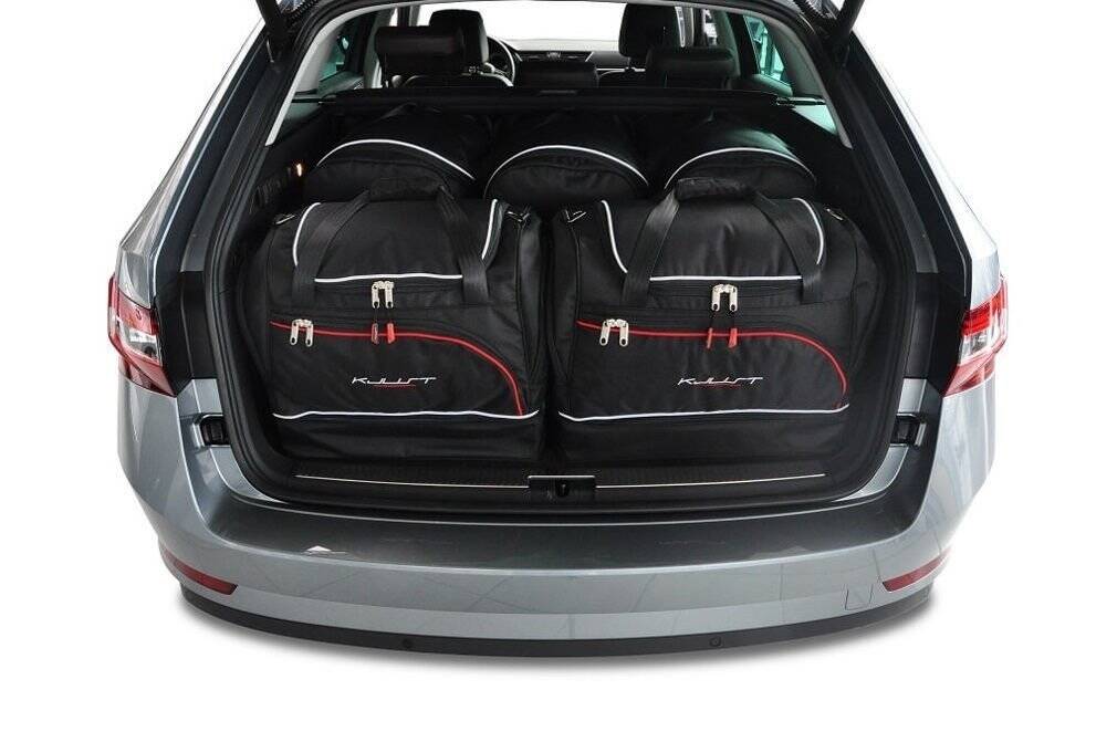Torby KJUST SPORT do Skoda Superb Kombi III — zestaw ułożony w bagażniku