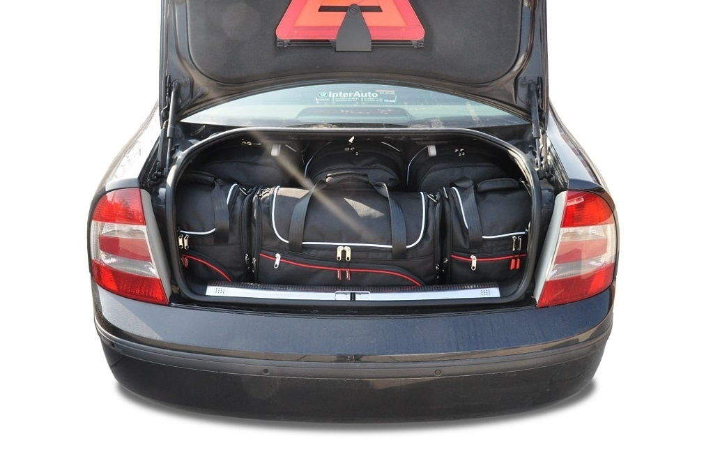 Torby KJUST AERO do Skoda Superb Limousine I — zestaw ułożony w bagażniku