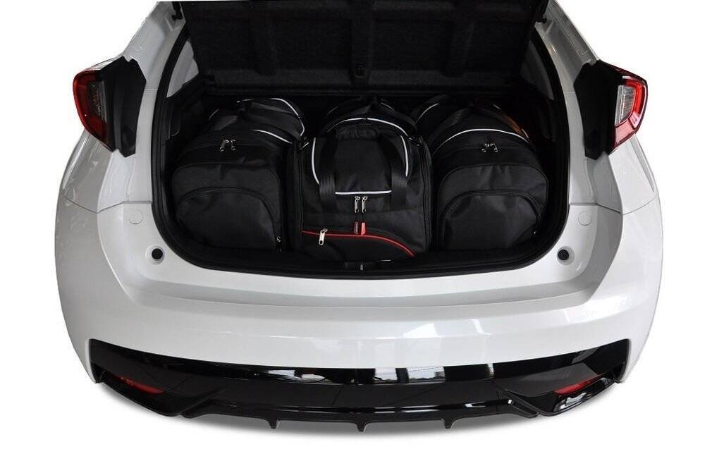 Torby KJUST SPORT do Honda Civic Hatchback IX — zestaw ułożony w bagażniku