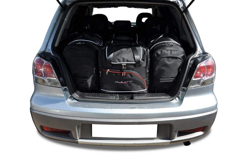 Torby KJUST AERO do Mitsubishi Outlander I — zestaw ułożony w bagażniku