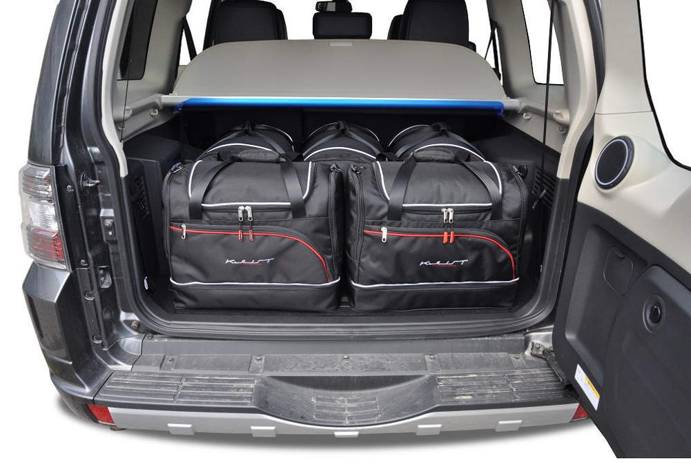 Torby KJUST SPORT do Mitsubishi Pajero 5D IV — zestaw ułożony w bagażniku
