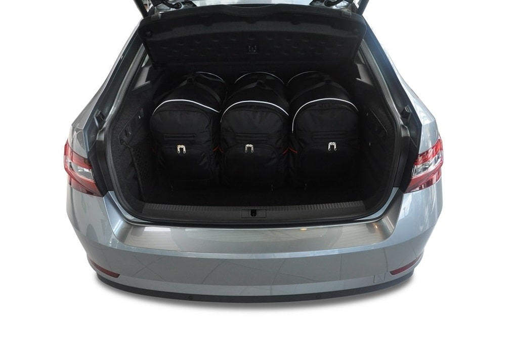 Torby KJUST SPORT do Skoda Superb Liftback III — torby wyjmowane z bagażnika krok po kroku