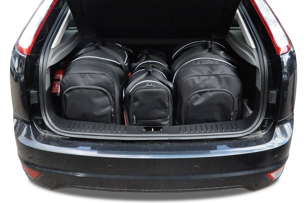 Torby KJUST AERO do Ford Focus Hatchback II — zestaw ułożony w bagażniku