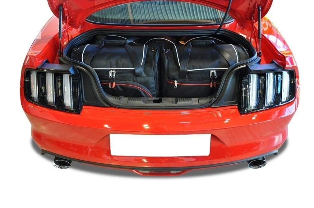 Torby KJUST AERO do Ford Mustang Fastback VI — zestaw ułożony w bagażniku