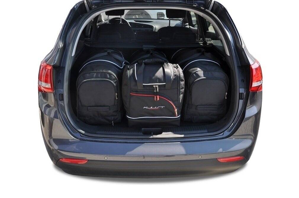Torby KJUST SPORT do Kia Cee'd SW II — zestaw ułożony w bagażniku