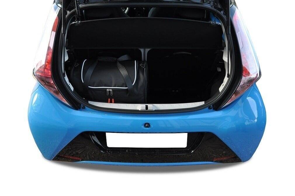 Torby KJUST SPORT do Toyota Aygo Hatchback AB40 — torby wyjmowane z bagażnika krok po kroku