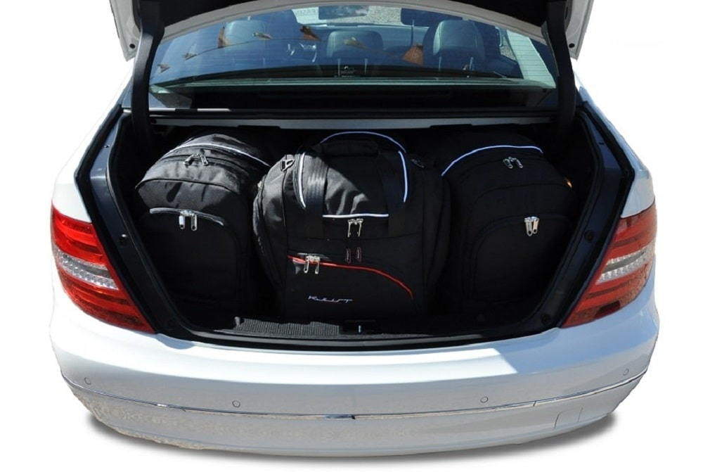 Torby KJUST SPORT do Mercedes-Benz C Limousine W204 — zestaw ułożony w bagażniku