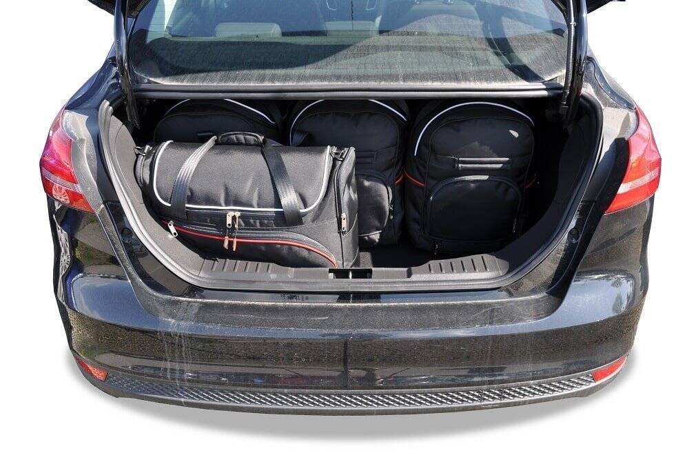 Torby KJUST AERO do Ford Focus Limousine III — torby wyjmowane z bagażnika krok po kroku