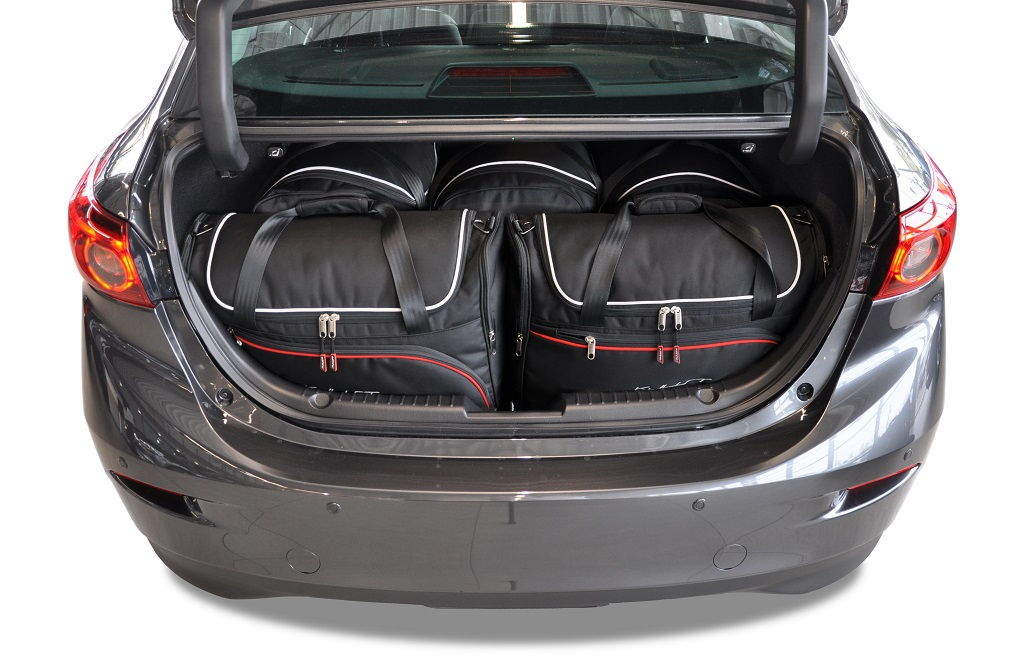 Torby KJUST AERO do Mazda 3 Limousine III — zestaw ułożony w bagażniku