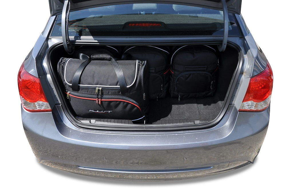 Torby KJUST AERO do Chevrolet Cruze Limousine I (J300) — torby wyjmowane z bagażnika krok po kroku