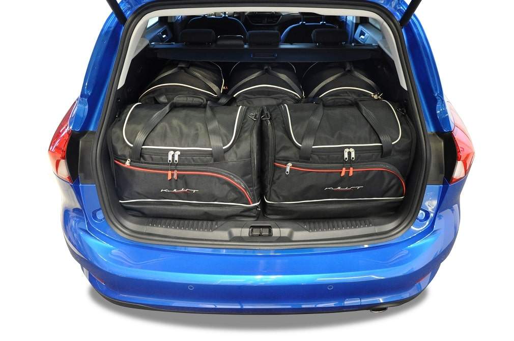 Torby KJUST SPORT do Ford Focus IV — zestaw ułożony w bagażniku