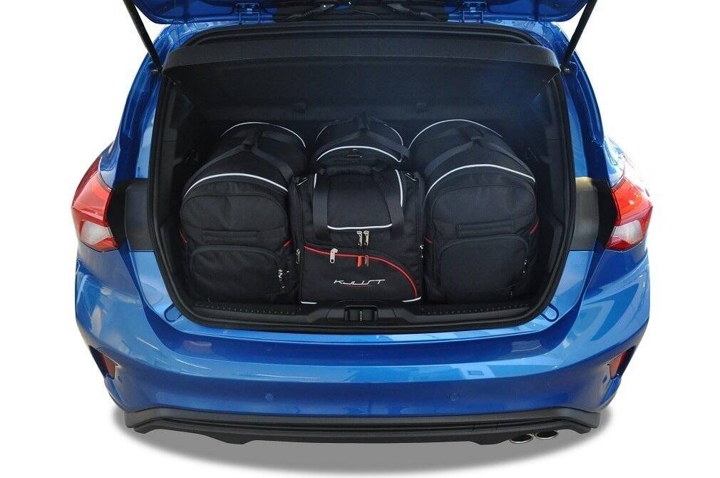 Torby KJUST AERO do Ford Focus IV — zestaw ułożony w bagażniku