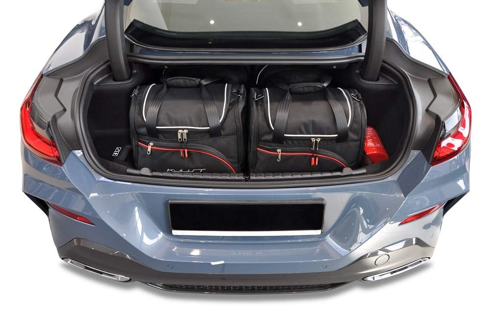 Torby KJUST SPORT do BMW 8 / M8 Coupe G15 — zestaw ułożony w bagażniku