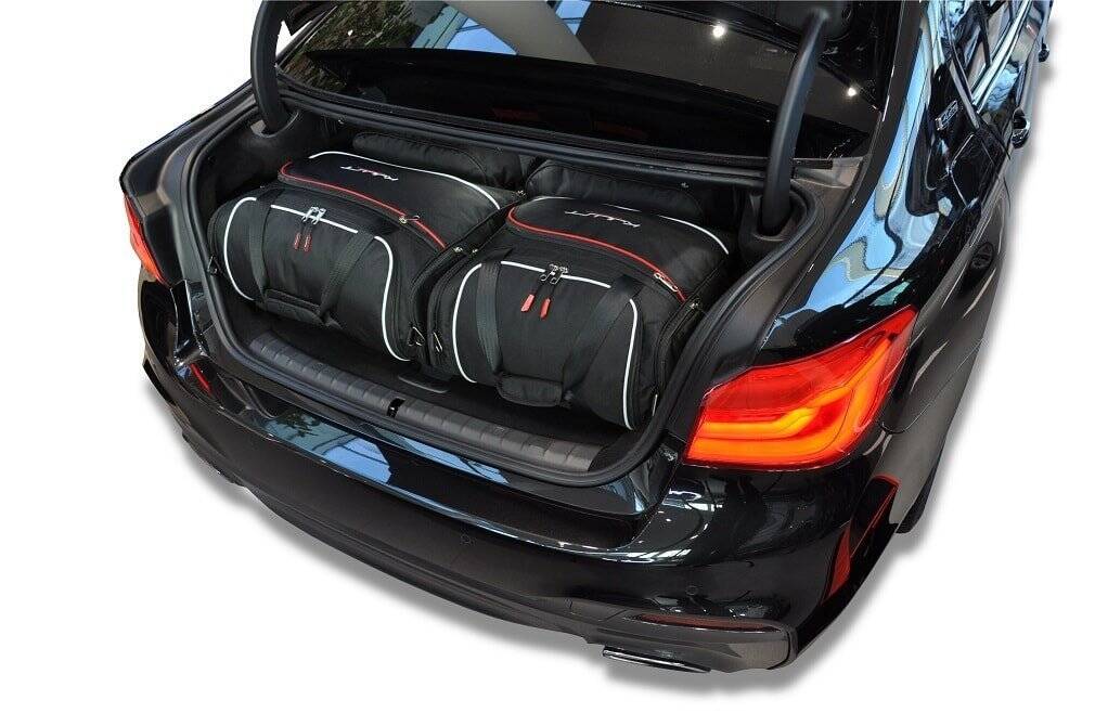 Torby KJUST AERO do BMW 5 Limousine Plug-In Hybrid G30 — zestaw ułożony w bagażniku