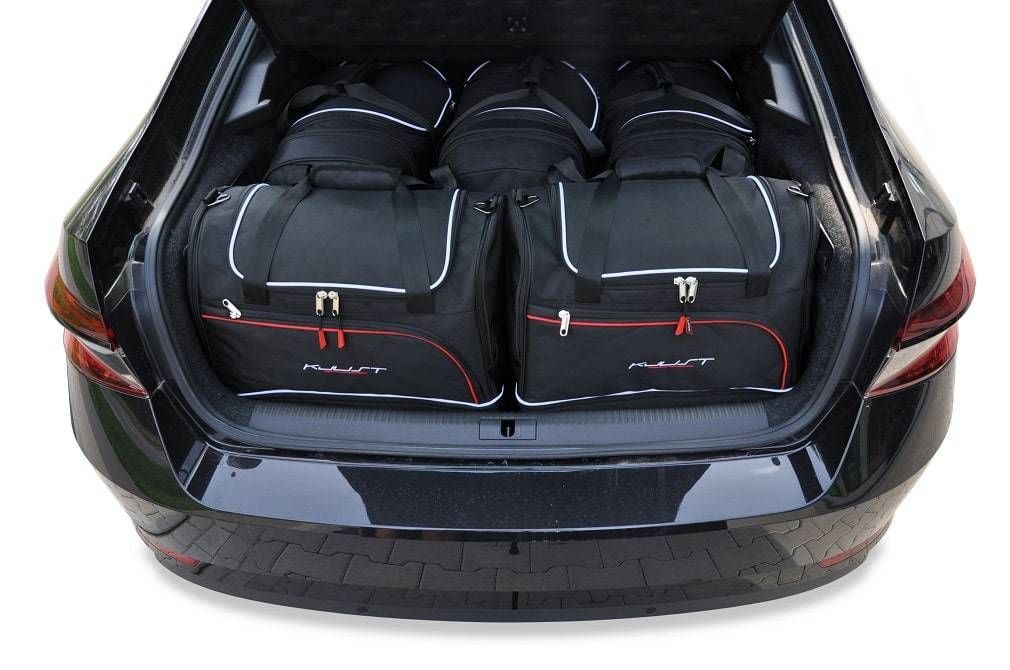 Torby KJUST SPORT do Skoda Superb Liftback iV Plug-In Hybrid III — zestaw ułożony w bagażniku