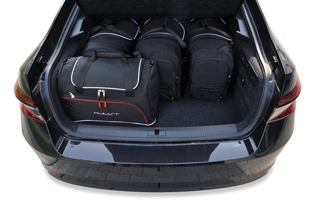 Torby KJUST SPORT do Skoda Superb Liftback iV Plug-In Hybrid III — torby wyjmowane z bagażnika krok po kroku