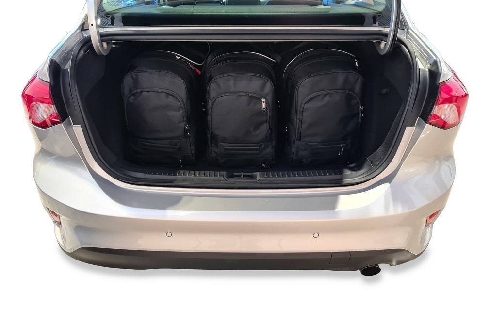 Torby KJUST SPORT do Ford Focus Limousine IV — torby wyjmowane z bagażnika krok po kroku