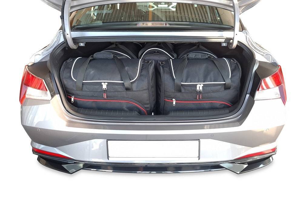 Torby KJUST SPORT do Hyundai Elantra Limousine VII (CN7) — zestaw ułożony w bagażniku